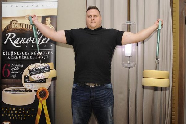 Fekete Miklós sajtemelő világrekordot állítottt be – I. SZEGA Nemzetek Sajtfesztiválja| Fotó: Juhász Tibor