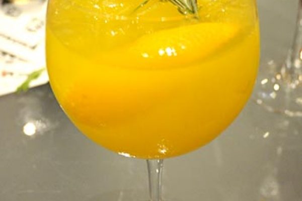 Gin Mare mangó ízesítésű Gin Tonic. Mind a kinézetében, mind ízvilágában nagyon különleges volt! (szerk.)- Whisky Show 2017 | Fotó: Juhász Tibor