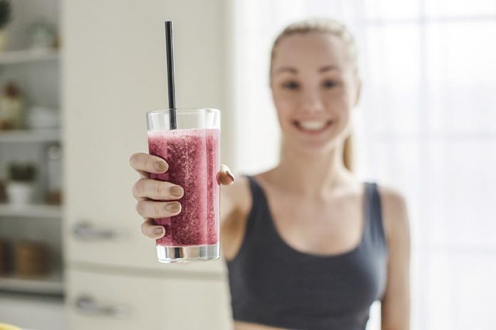 Young woman making detox smoothie at home; Shutterstock ID 674121652; Purchase Order: PO231817; Job: Liiv Brochure; Client/Licensee: Larry Gerrard Avon